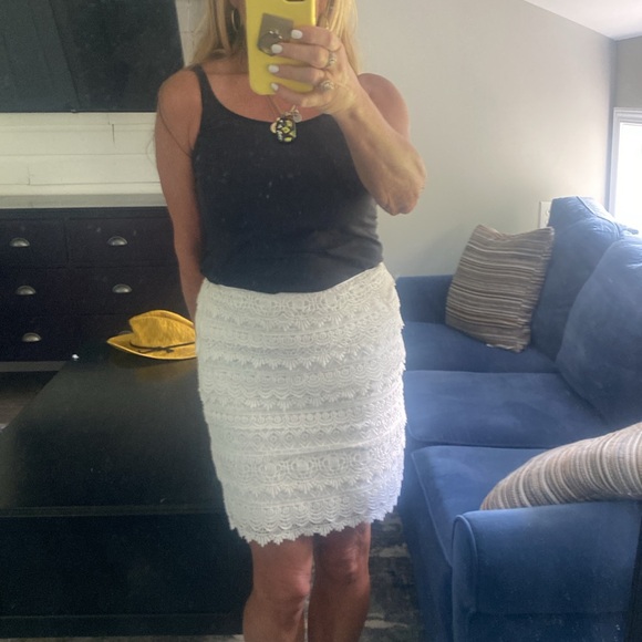 White House Black Market Lace Pencil Skirt - Picture 4 of 14